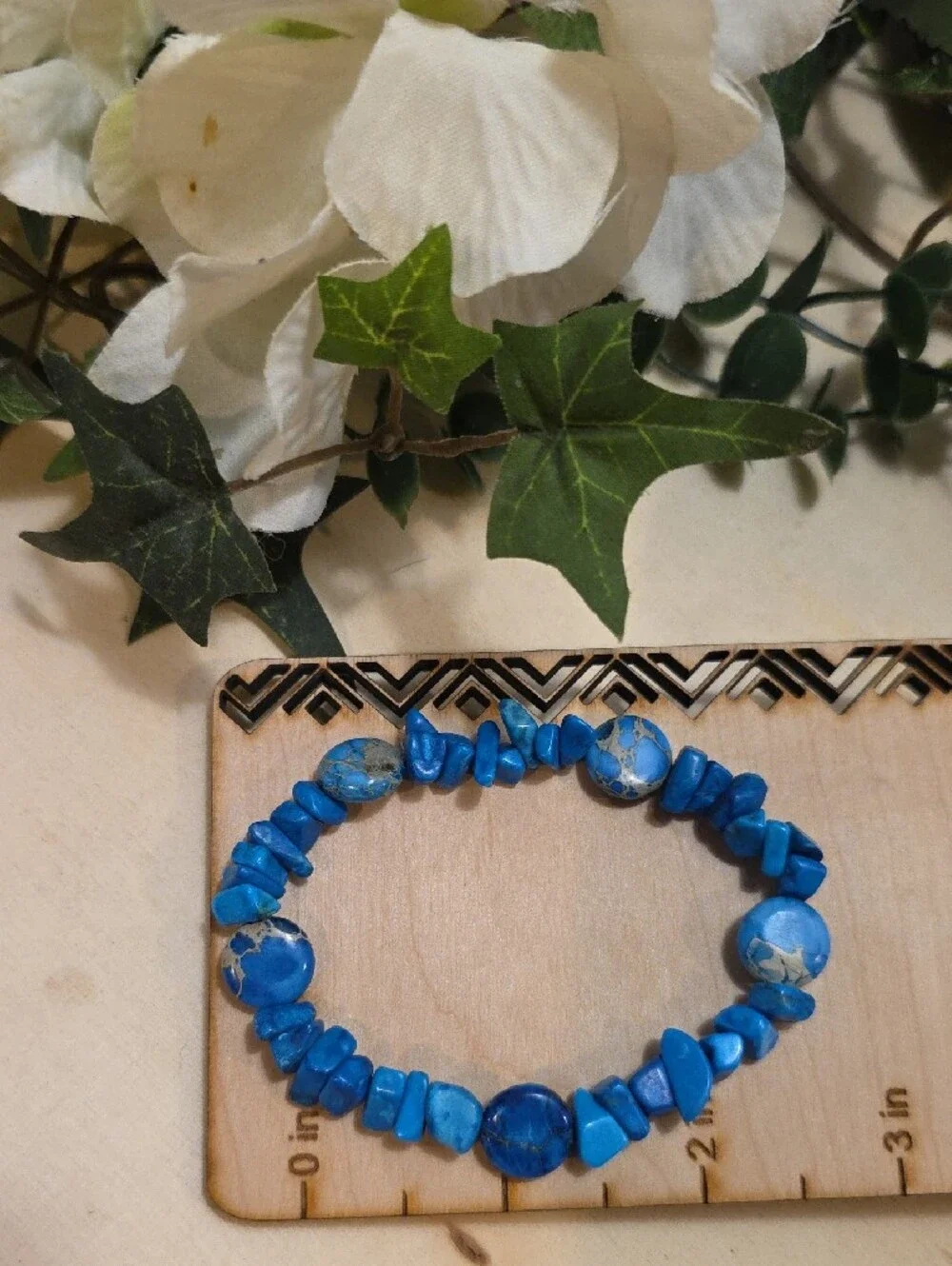 Vibrant Blue Chip & Round Bead Stretch Bracelet - Unbranded